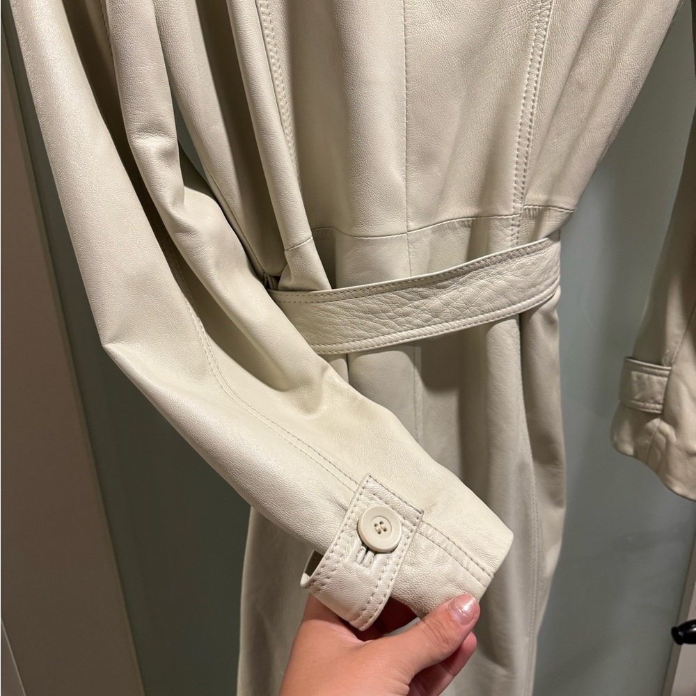 Danier Cream Trench Coat - Picture 6 of 6